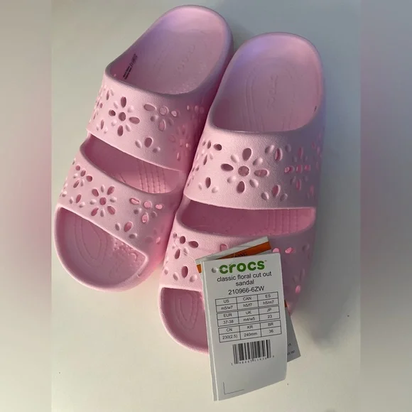 Crocs/NWT Classic Floral Cutout Sandal Sz 7W - Picture 2 of 6